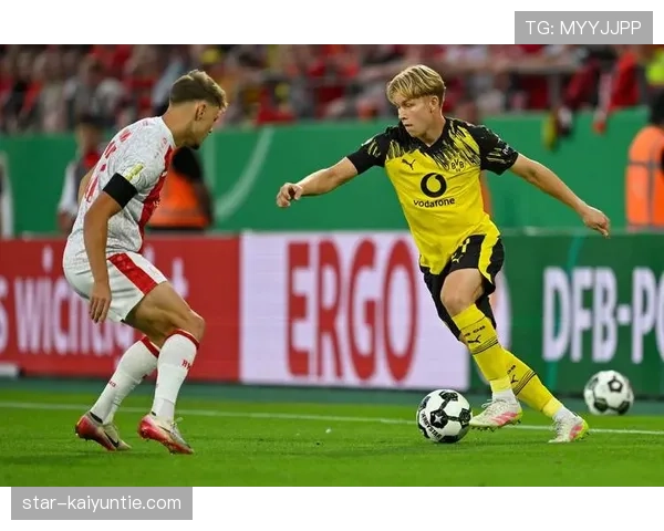 多特蒙德防线看似稳固，近期问题显现，防守稳定性面临考验